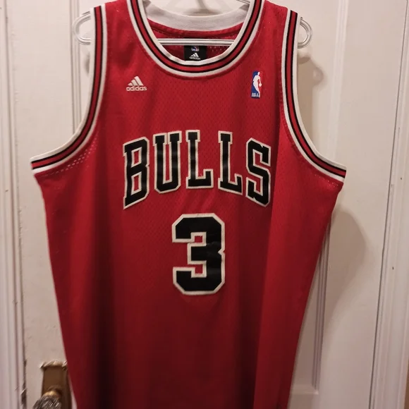Adidas NBA Chicago bulls jersey. Size large